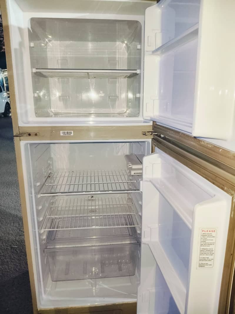 Daawlance fridge  medium size used fridge (0306=4462/443) fittoset 5