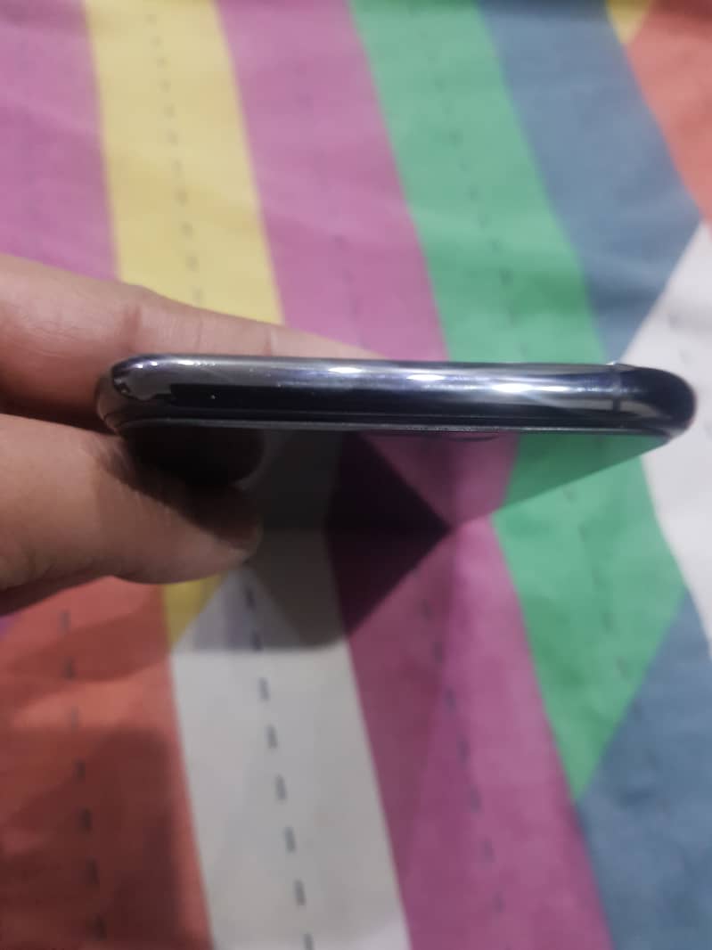 iPhone 11 Pro Max 256gb pta 4