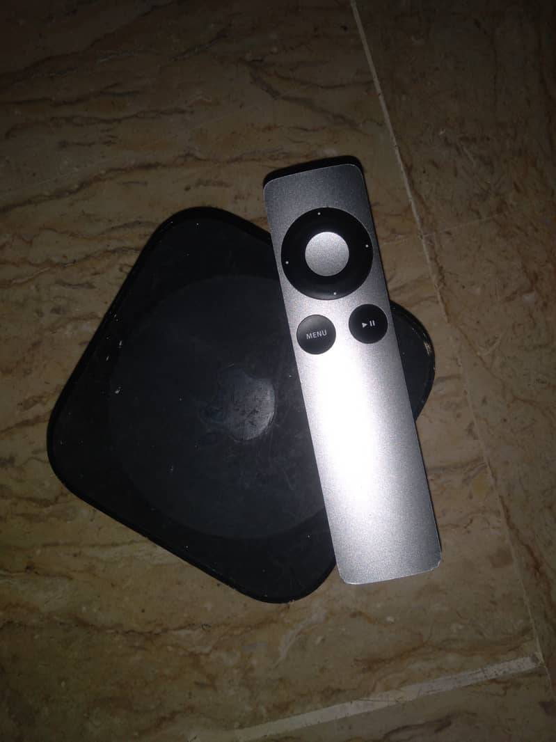 Apple Tv Box + remote 0