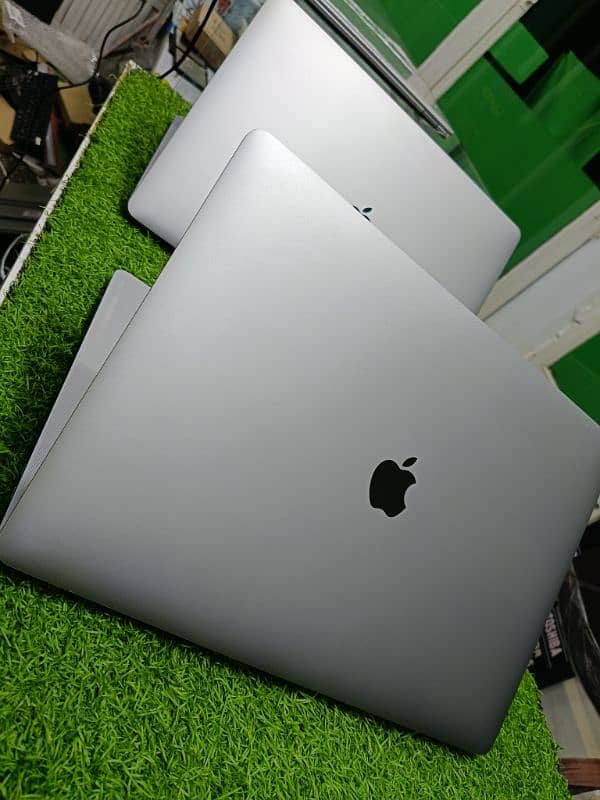 Macbook 2019 Pro/Core i7/Touch Bar/16GB Ram/256ssd/13" Retina Display 4