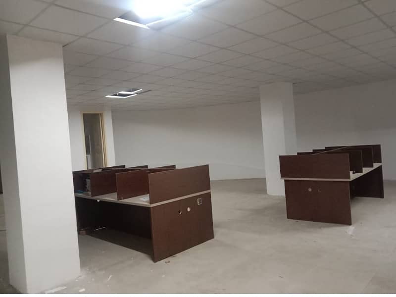 Area 1300 Sq. Ft Corporate Office Available For Rent On Reasonable Rent In Main Boulevard Road Gulberg 3 Lahore 4