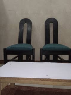 2 Sitting chairs with Small table