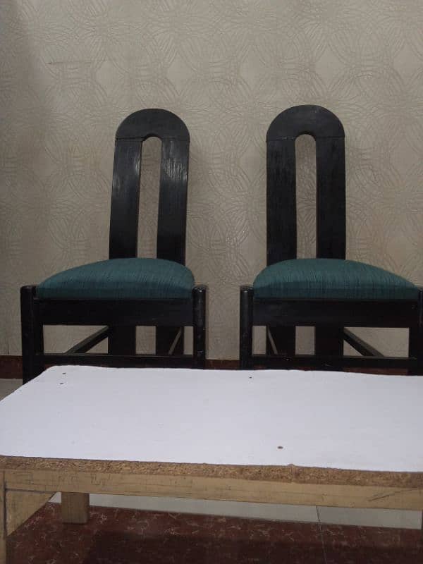 2 Sitting chairs with Small table 0