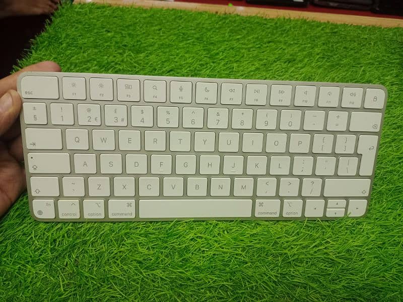 apple magic 3 keyboard Bluetooth wireless rechargable keyboard 7