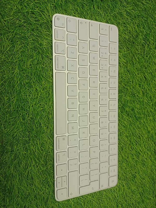 apple magic 3 keyboard Bluetooth wireless rechargable keyboard 8