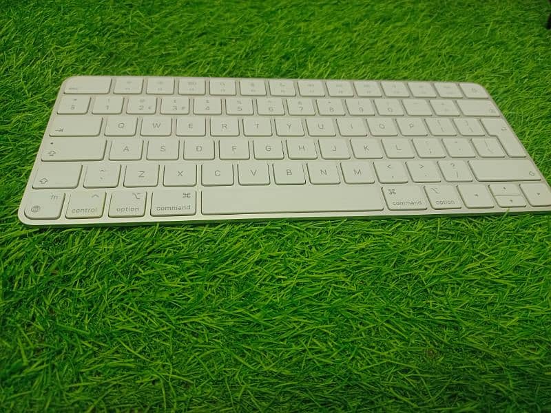 apple magic 3 keyboard Bluetooth wireless rechargable keyboard 9