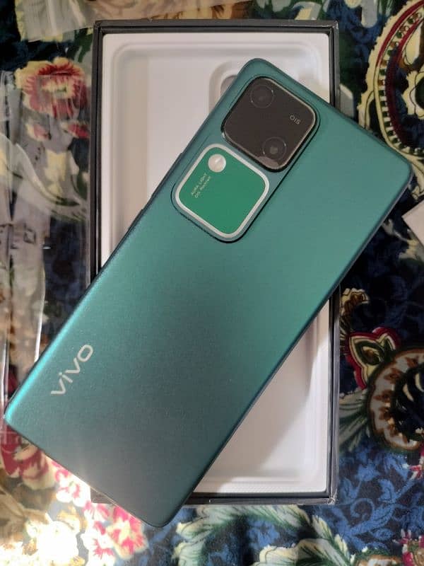 Vivo V30 for sale 2