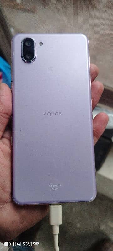 Aquos r3 1