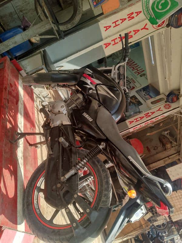 asalam u alikum I am selling Yamaha Ybr g in mint condition 3