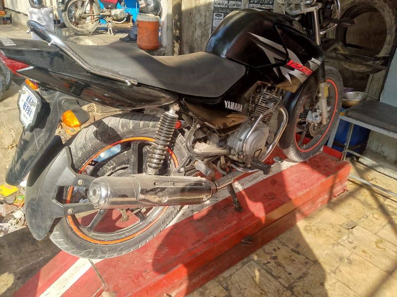 asalam u alikum I am selling Yamaha Ybr g in mint condition 5