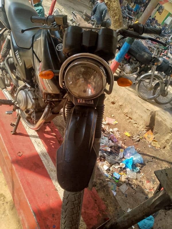 asalam u alikum I am selling Yamaha Ybr g in mint condition 6