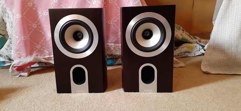 TANNOY signature bookshelf Spekers pair 1