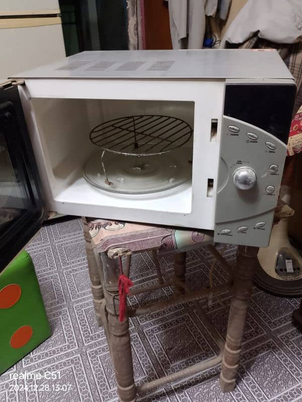 SG Microwave Oven 1