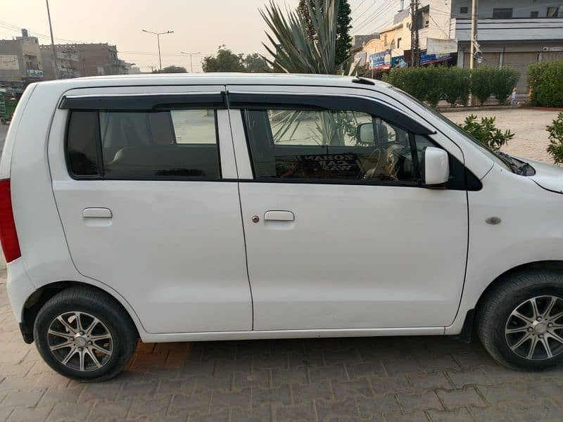 Suzuki Wagon R 2017 3