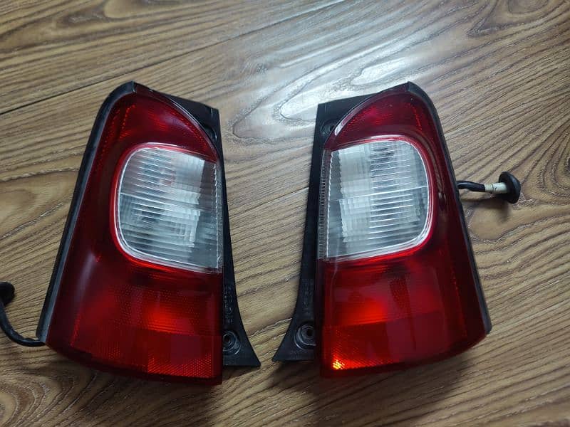 Daihatsu Esse Rear / Back Lights 3