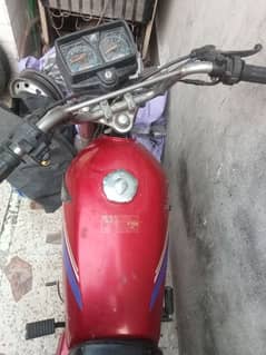 Honda 125 for sale in red colour