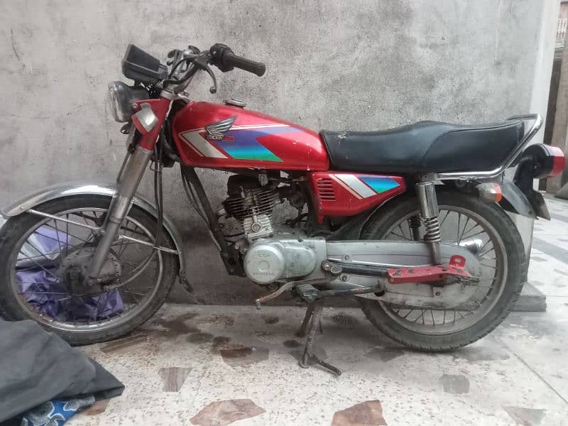 Honda 125 for sale in red colour 1