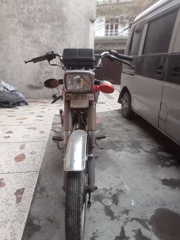 Honda 125 for sale in red colour 2