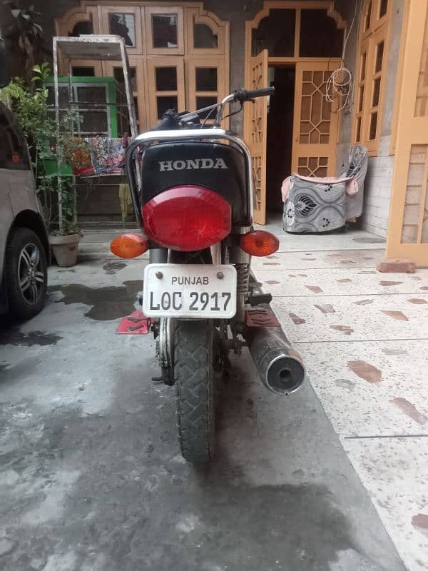 Honda 125 for sale in red colour 3