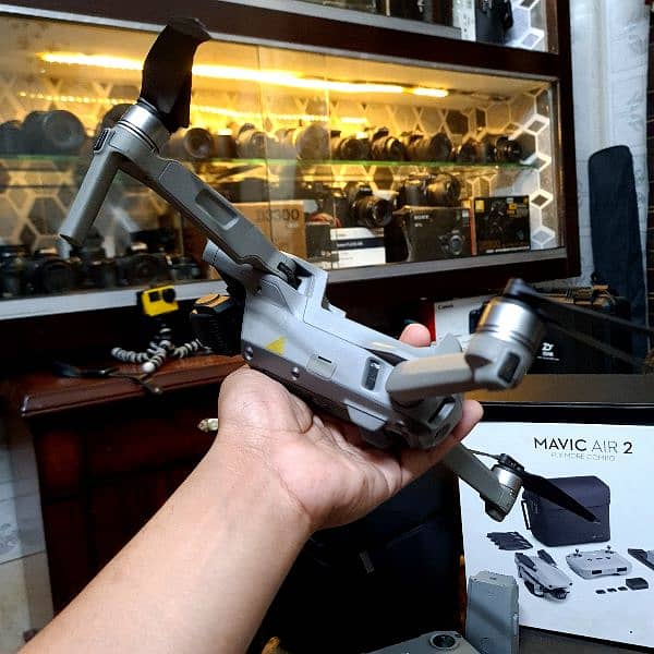 Dji Air 2 (Like new) Fly more combo 3