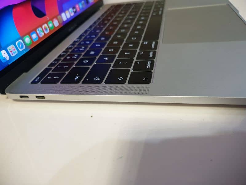 macbook pro 2017 13 inch 1