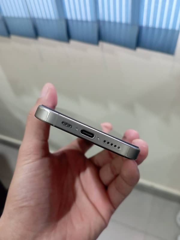 Iphone 15 Pro Natural Titanium 3