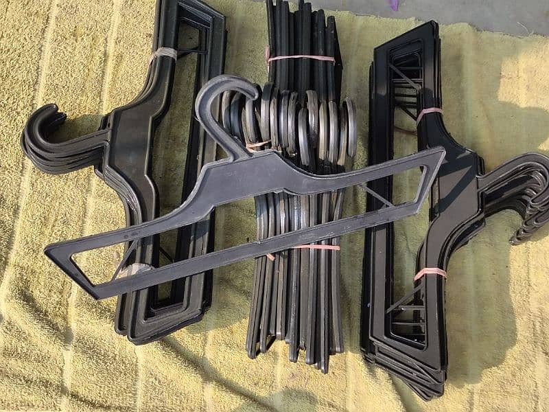 plastic hangers for sale 2