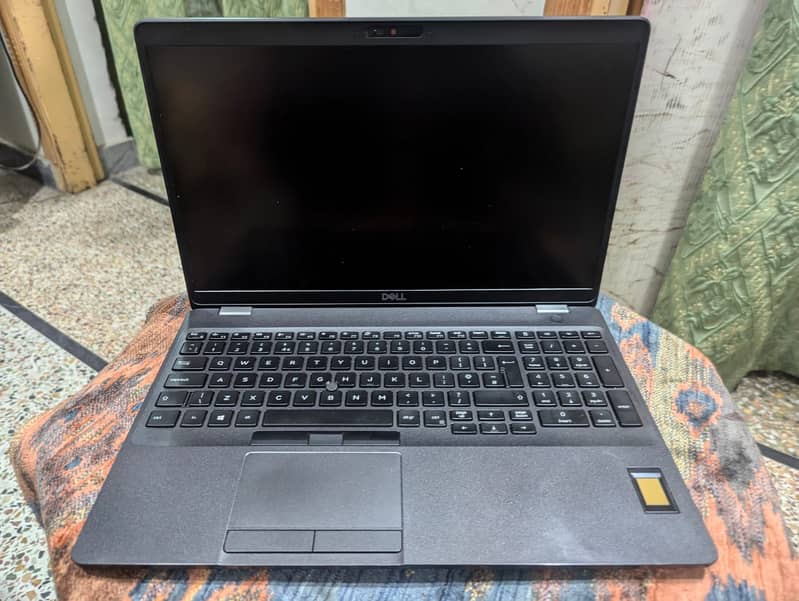 dell latitude 5501 i7 9850H ( 2.6 to 4.6 ghz ) 32 GB RAM 512 GB SSD 8