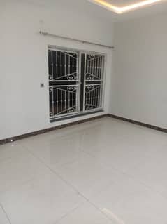 10 MARLA UPPER PORTION AVAILBLE FOR RENT IN MUHAFIZ TOWN PHASE 2