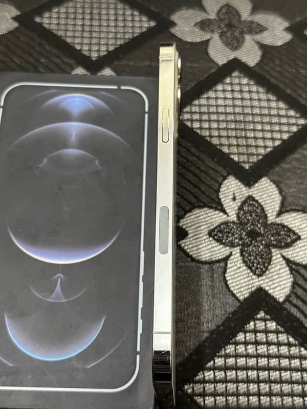 Apple iPhone 12 Pro max 256Gb White Factory unlock water pack 3