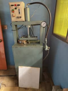 Disposable glass plate machine