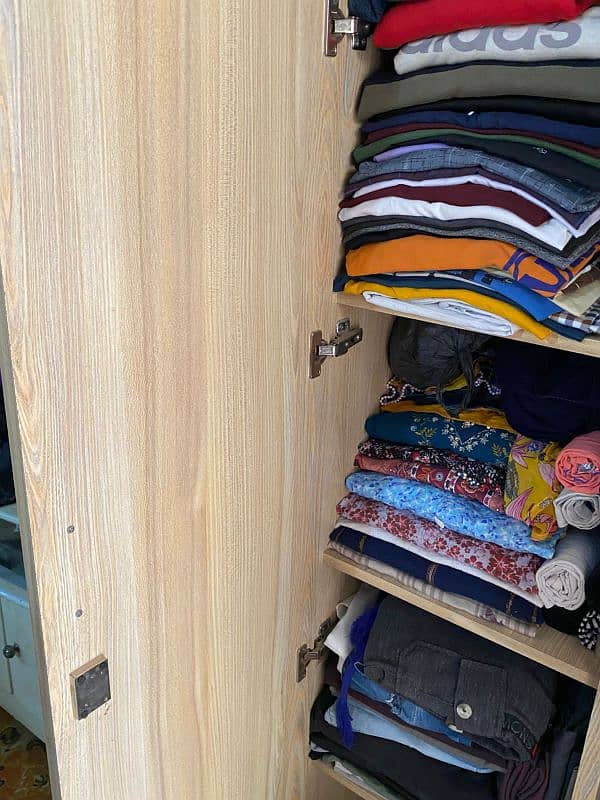 2 door wardrobe new condition 5