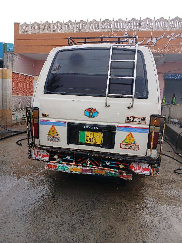 toyota hiace  van 1