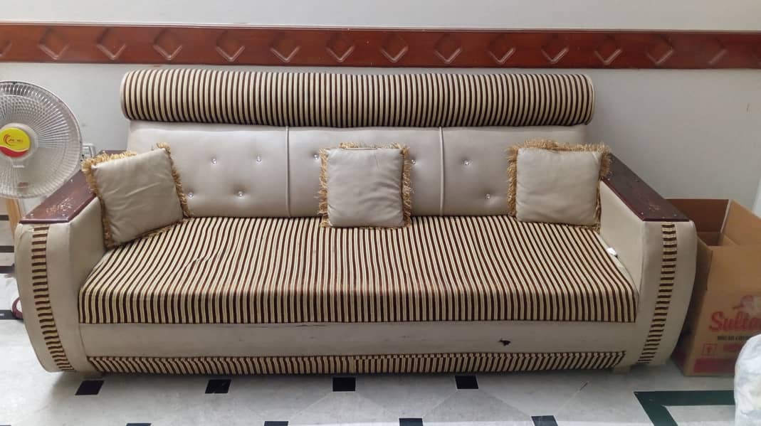 5 seater sofa, used condition Rs. 10,000 0