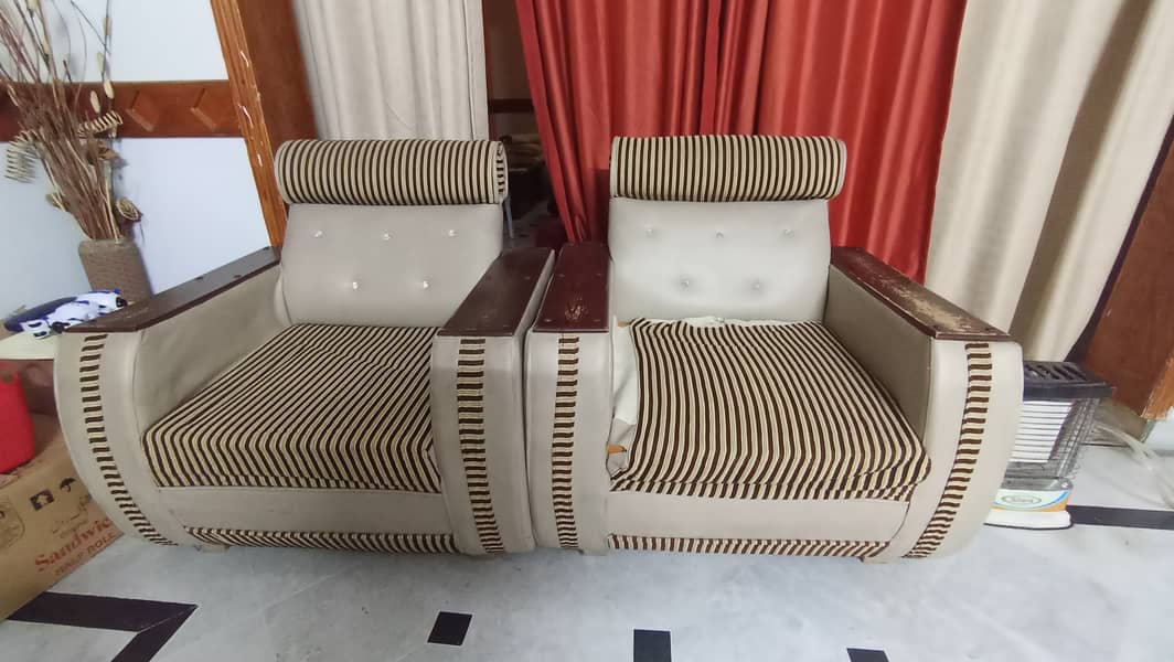 5 seater sofa, used condition Rs. 10,000 1