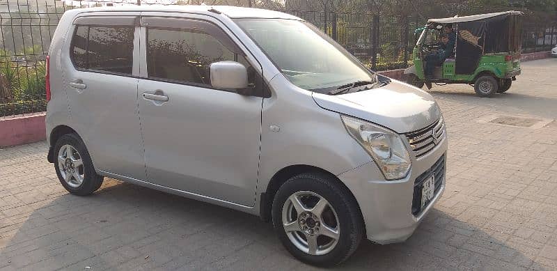 Suzuki Wagon R 2014 3