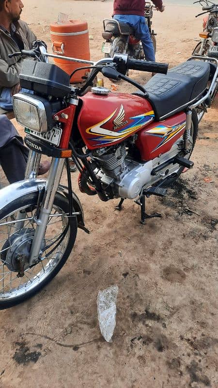 urgent sale Honda 125 2019 model condition like new 03128516394 3