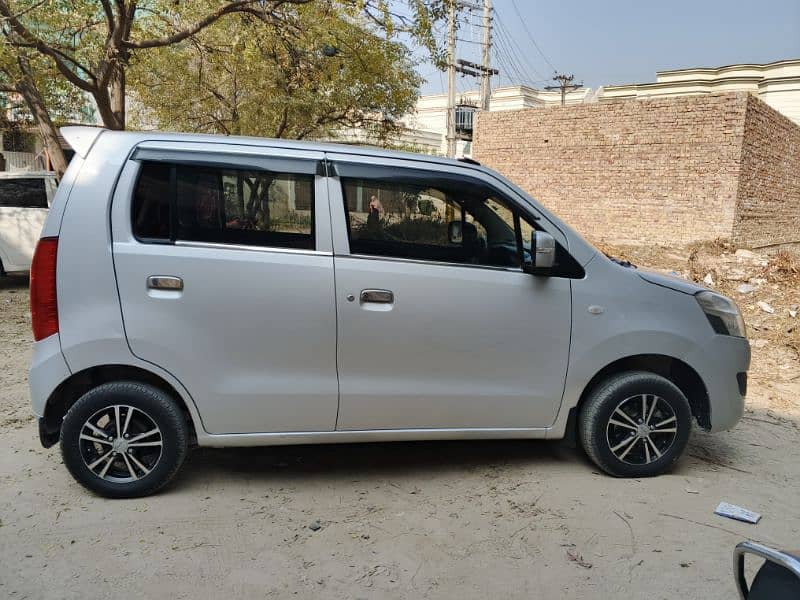 Suzuki Wagon R 2018 3