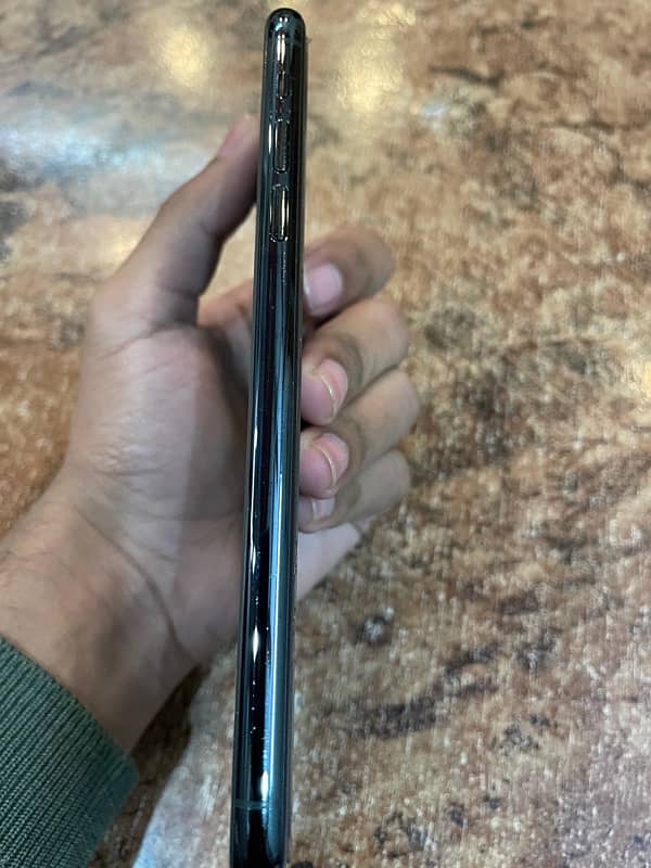 Iphone 11 Pro Max PTA Approved 5