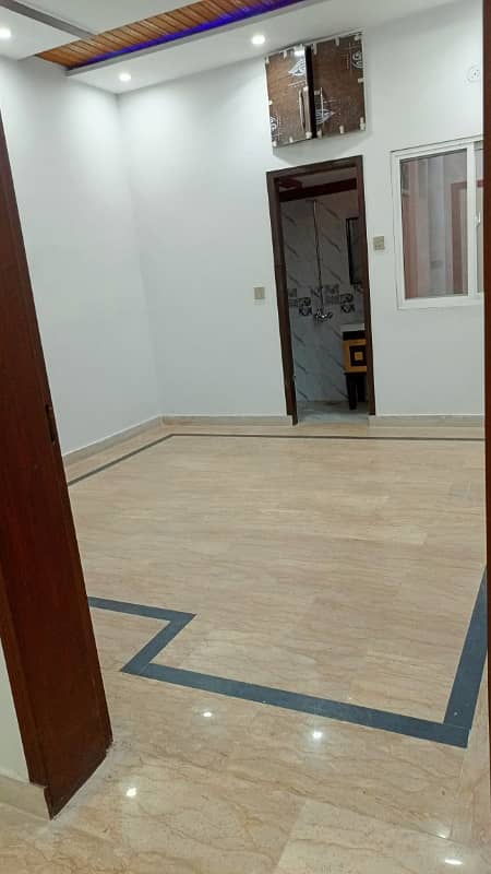 Flat for rent on Main pia road near umt university Johar town for Bachelor and female (Student + Job holder 1