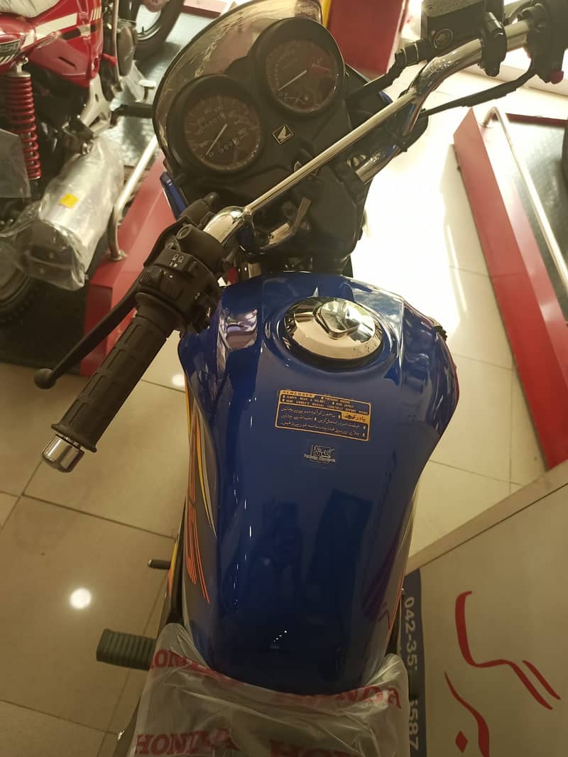 Honda CB 125F 2025 8