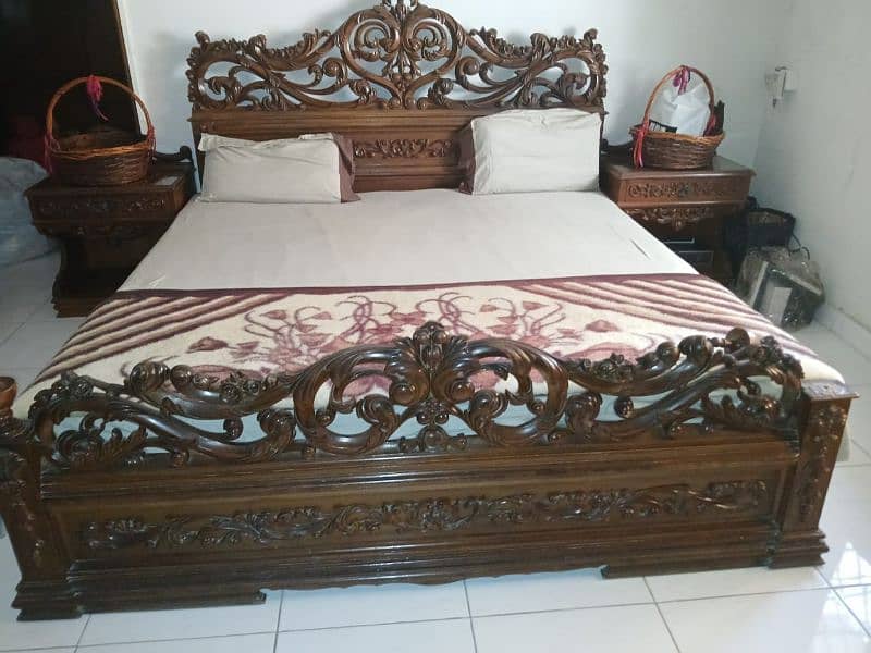 wooden bed dramatic 3