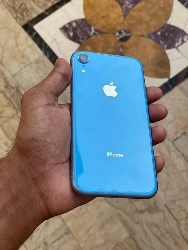 iPhone XR 1