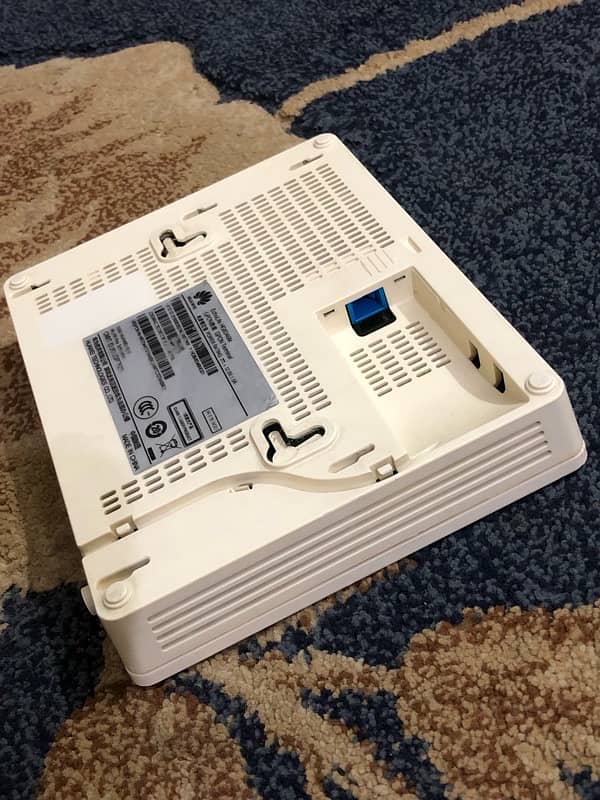 Huawie EchoLife Gpon Fiber Optic Router For Sale 1