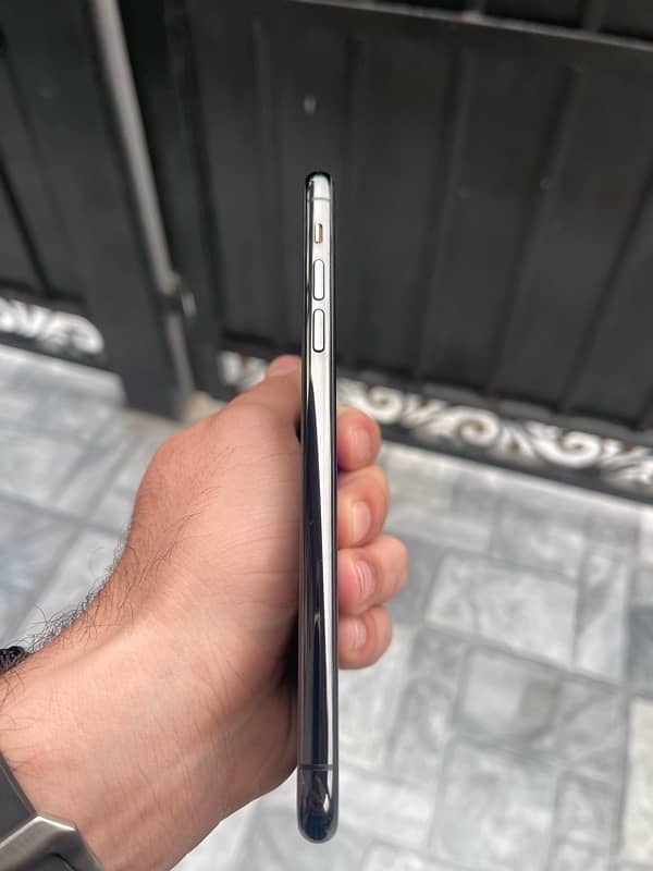 iphone 11 pro max Dual sim PTA LLA 5