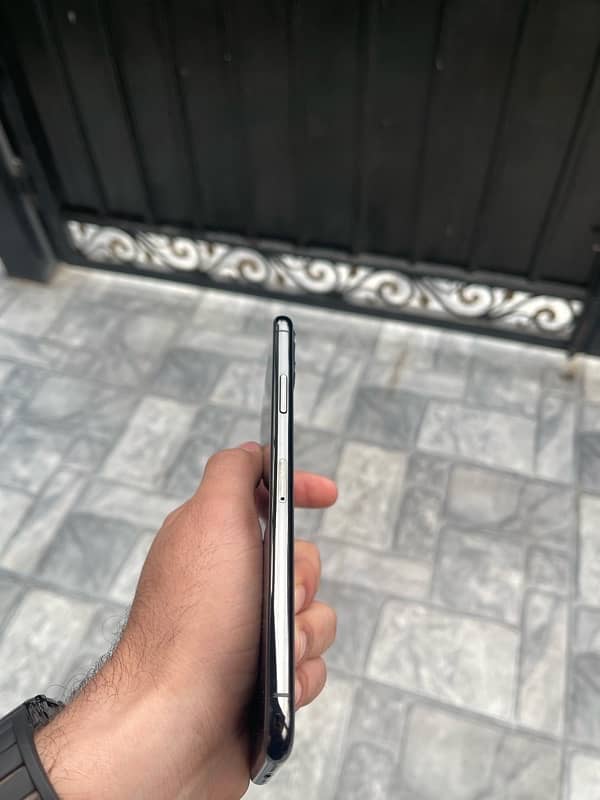 iphone 11 pro max Dual sim PTA LLA 7