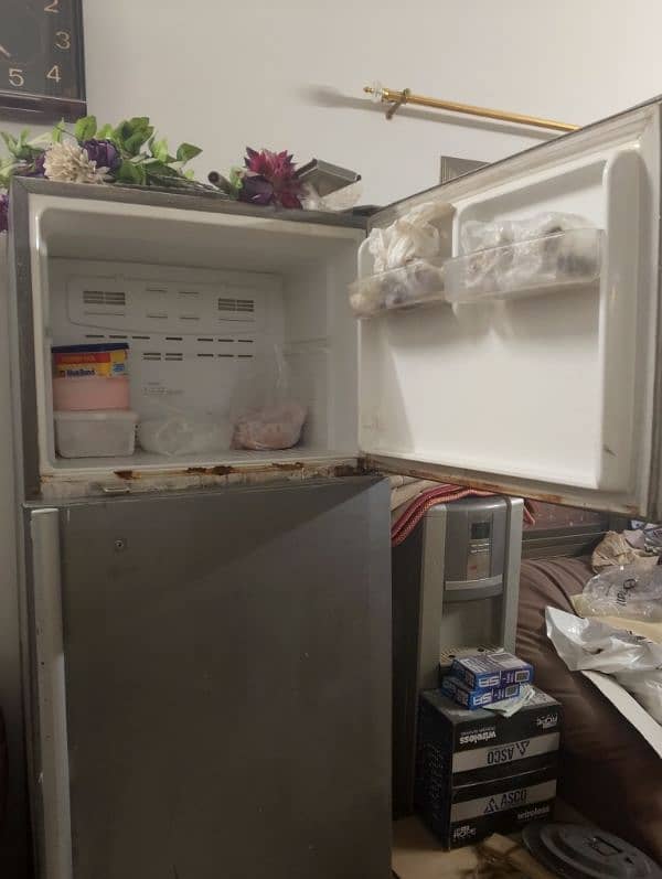 10 by 10 condition fridge all things are working 3