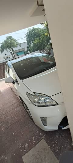 Toyota Prius G LED Edition 1.8 2014 Model