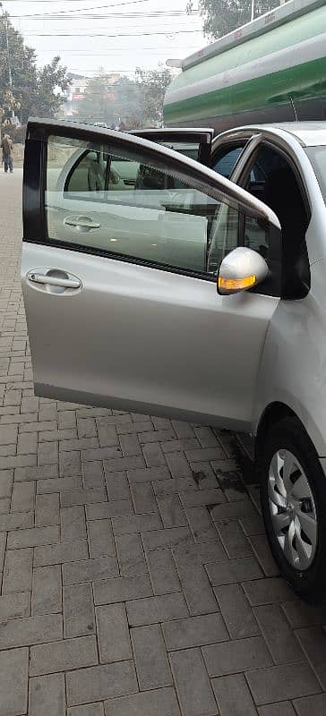 Toyota Vitz 2009/2013 1