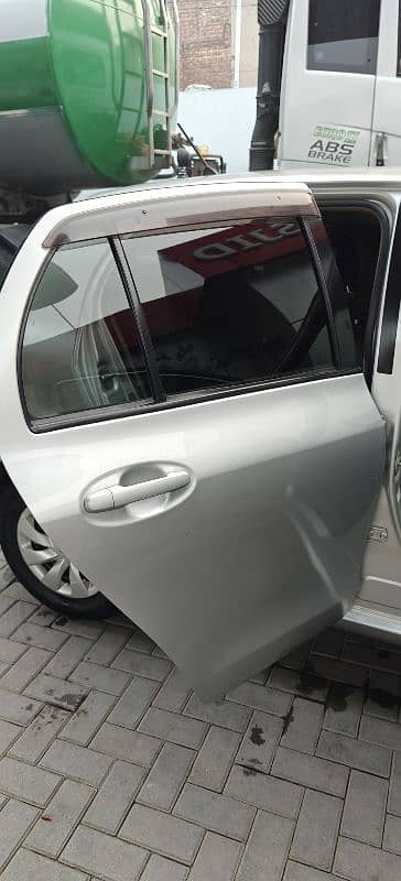 Toyota Vitz 2009/2013 3